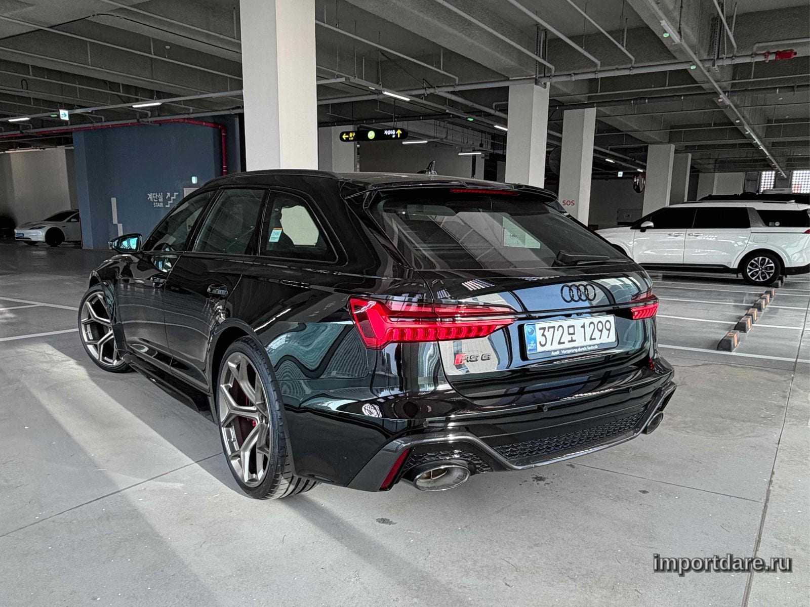 Audi RS6 сзади
