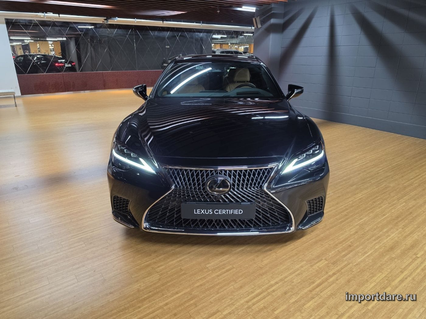 Lexus Ls сбоку