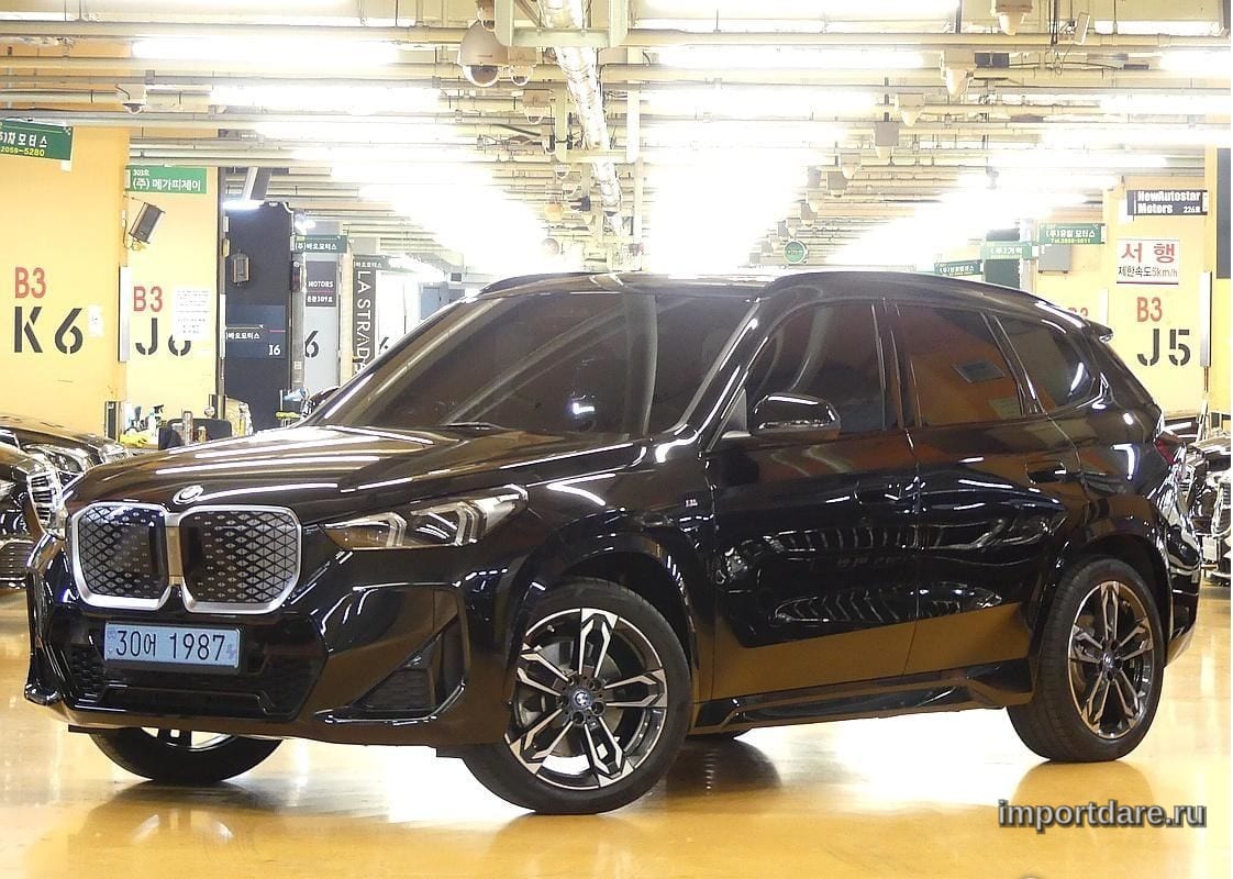 BMW iX1 2025