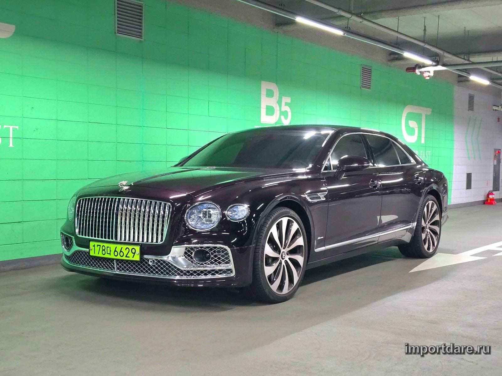 BENTLEY FLYING SPUR 2024 — 9 000 км, Корея — под ключ — фото 1