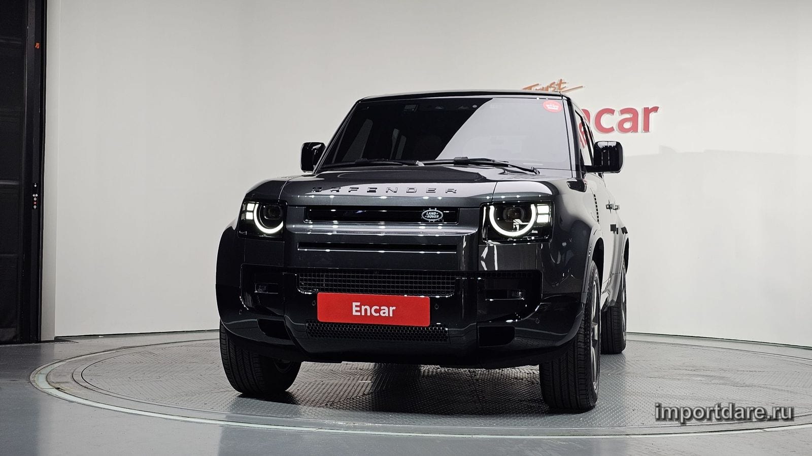 Land Rover Defender сбоку
