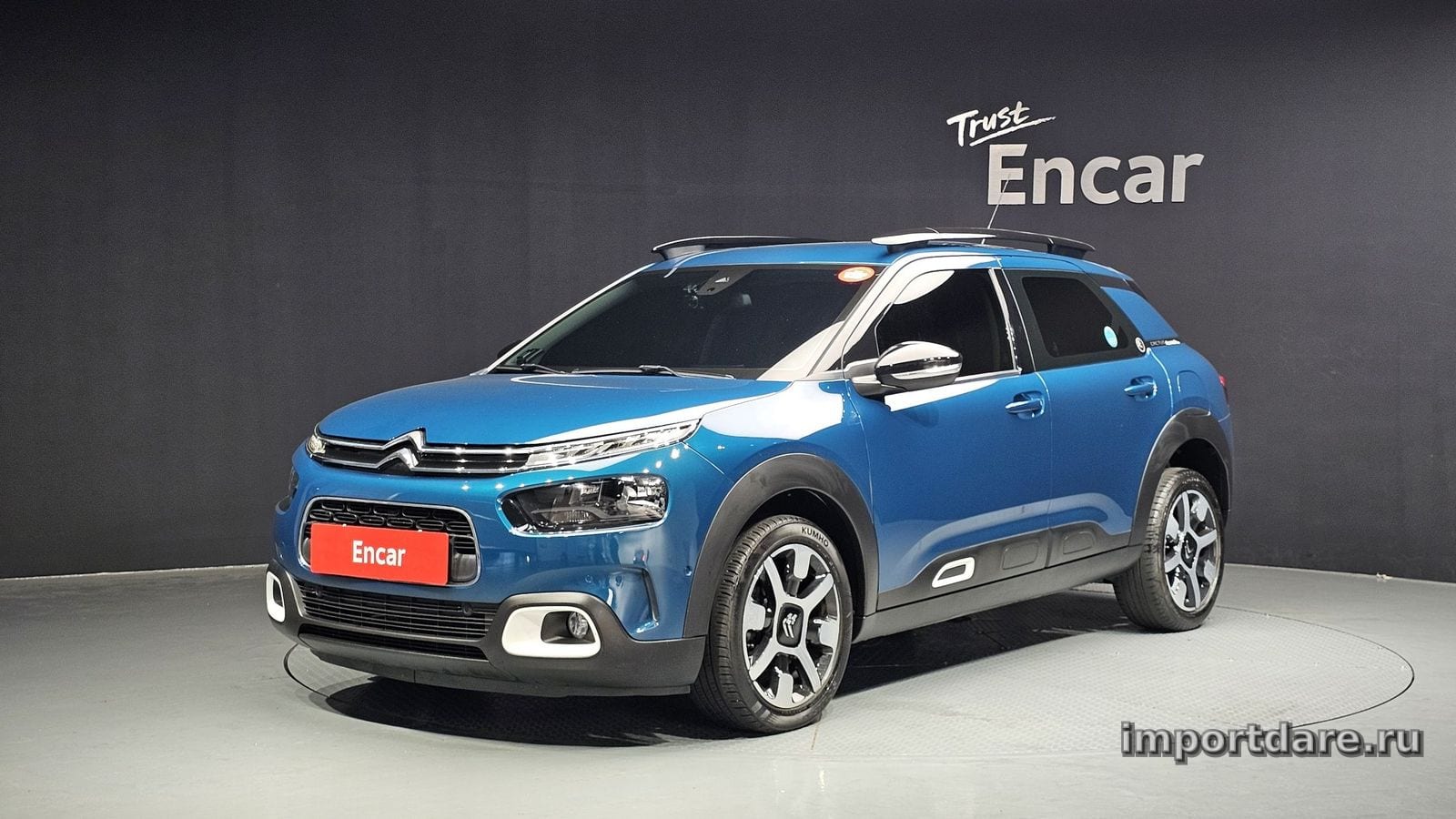 Citroen C4 Cactus спереди