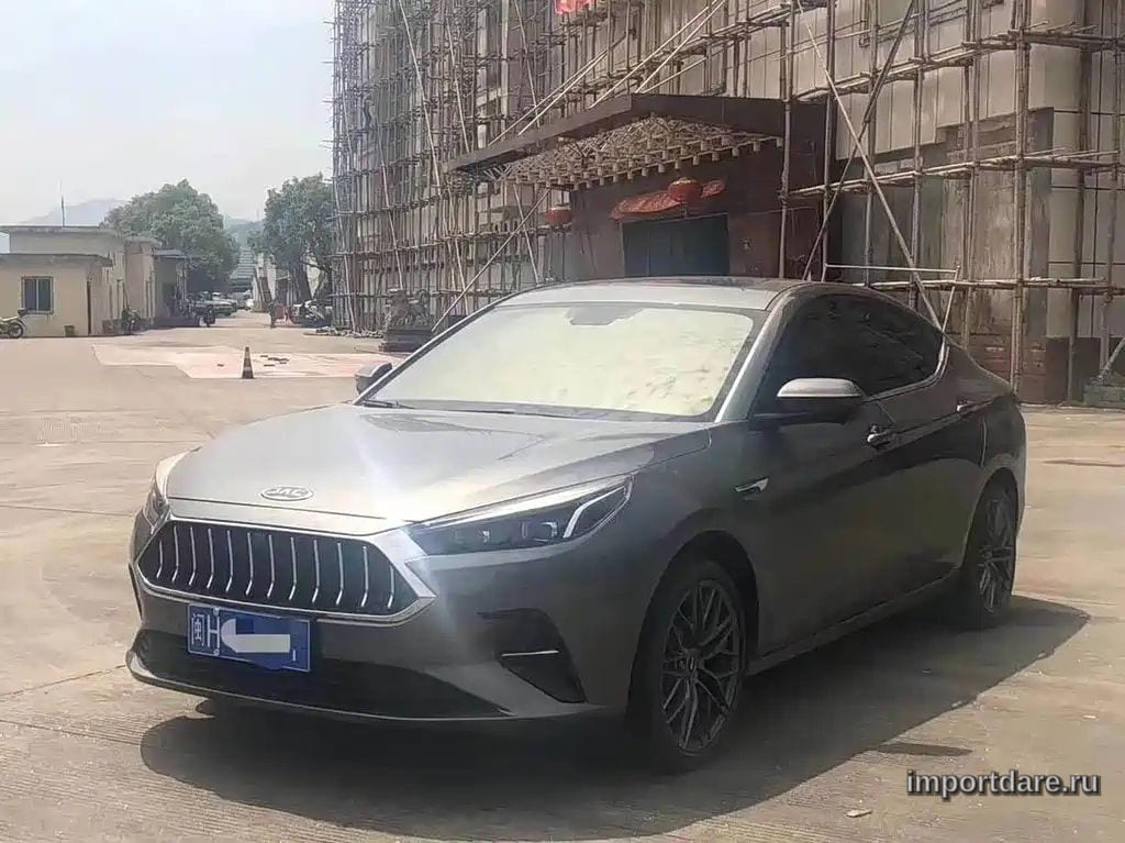 JAC JIAYUE A5 2020 — 52 000 км, серебристый, Китай — под ключ — фото 1