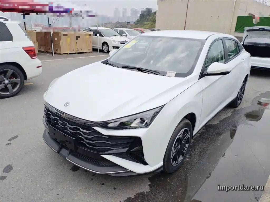 Dongfeng Aeolus Yixuan сбоку