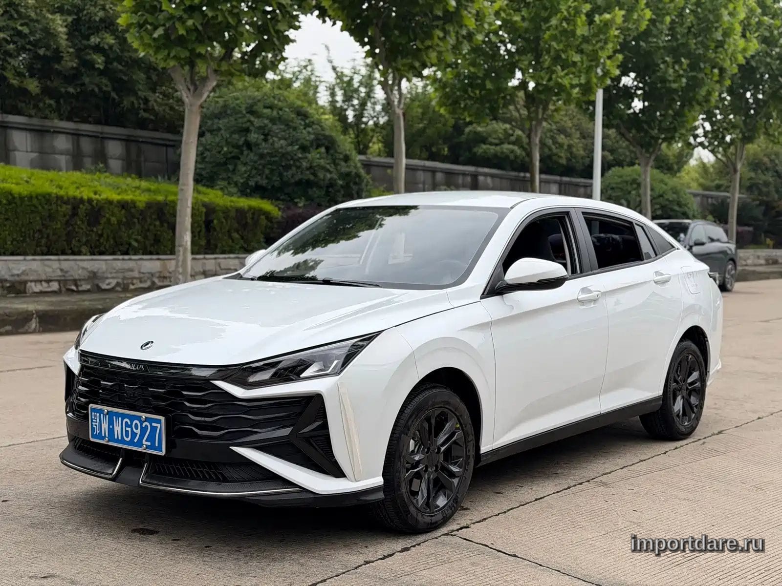 Dongfeng Aeolus Yixuan спереди