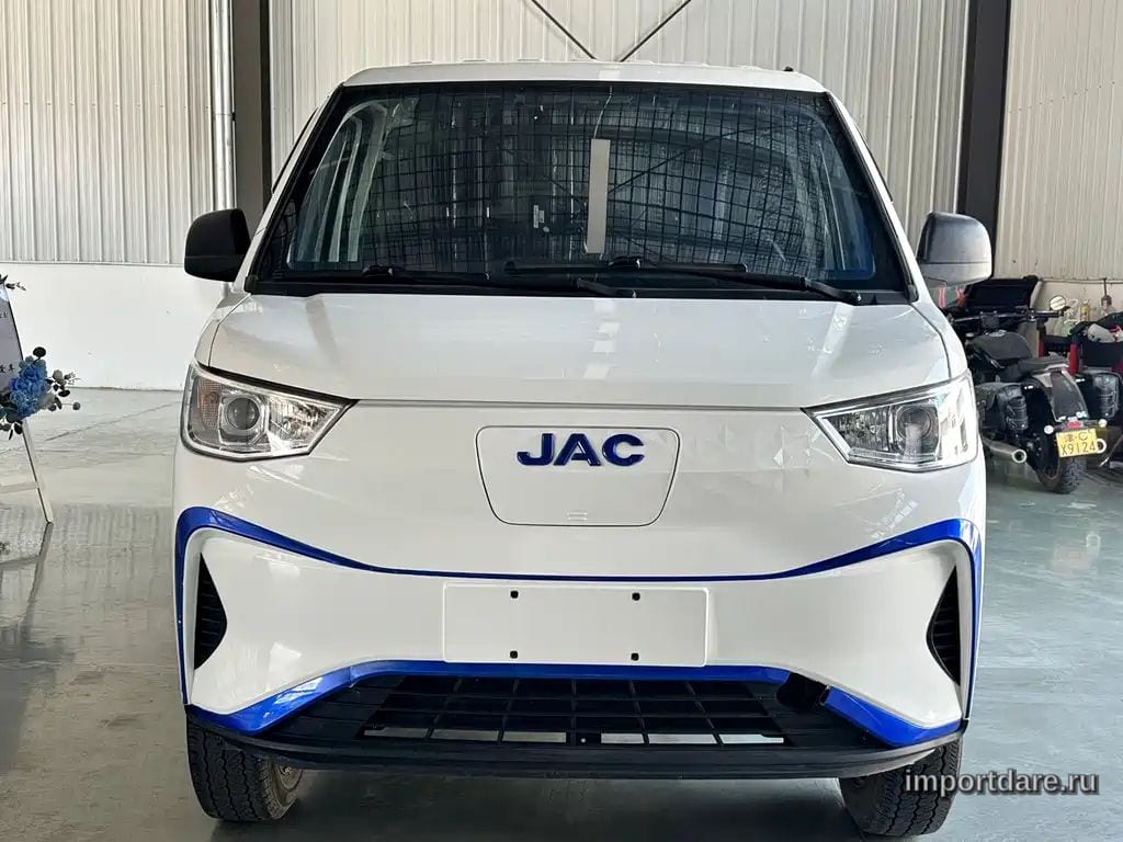 JAC Blue Cat сбоку