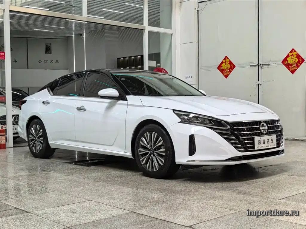 Nissan Teana сзади
