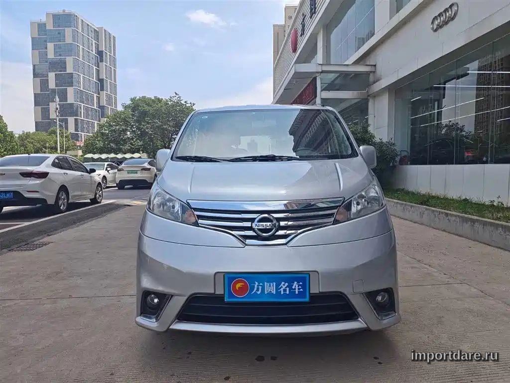 Nissan NV200 сбоку