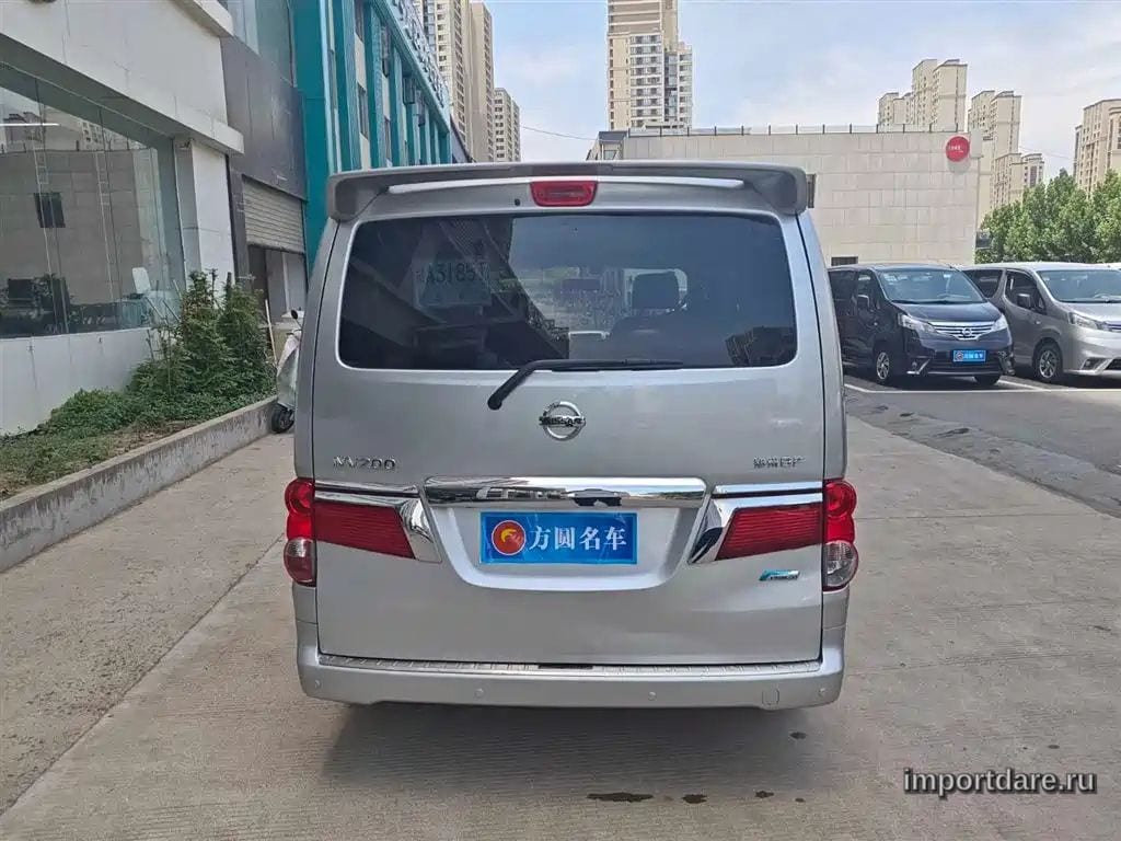 Nissan NV200 сзади