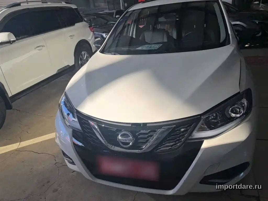 Nissan Tiida интерьер