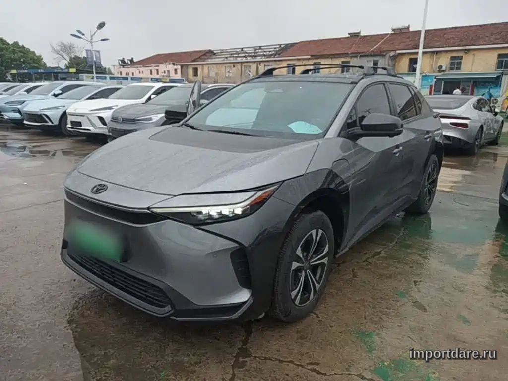 Toyota BZ4X сбоку