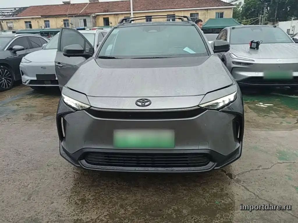 Toyota BZ4X интерьер