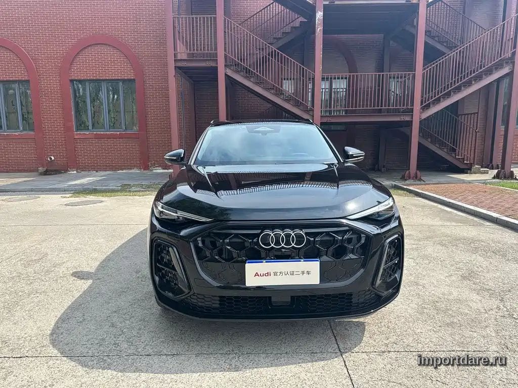 Audi Q5L сзади
