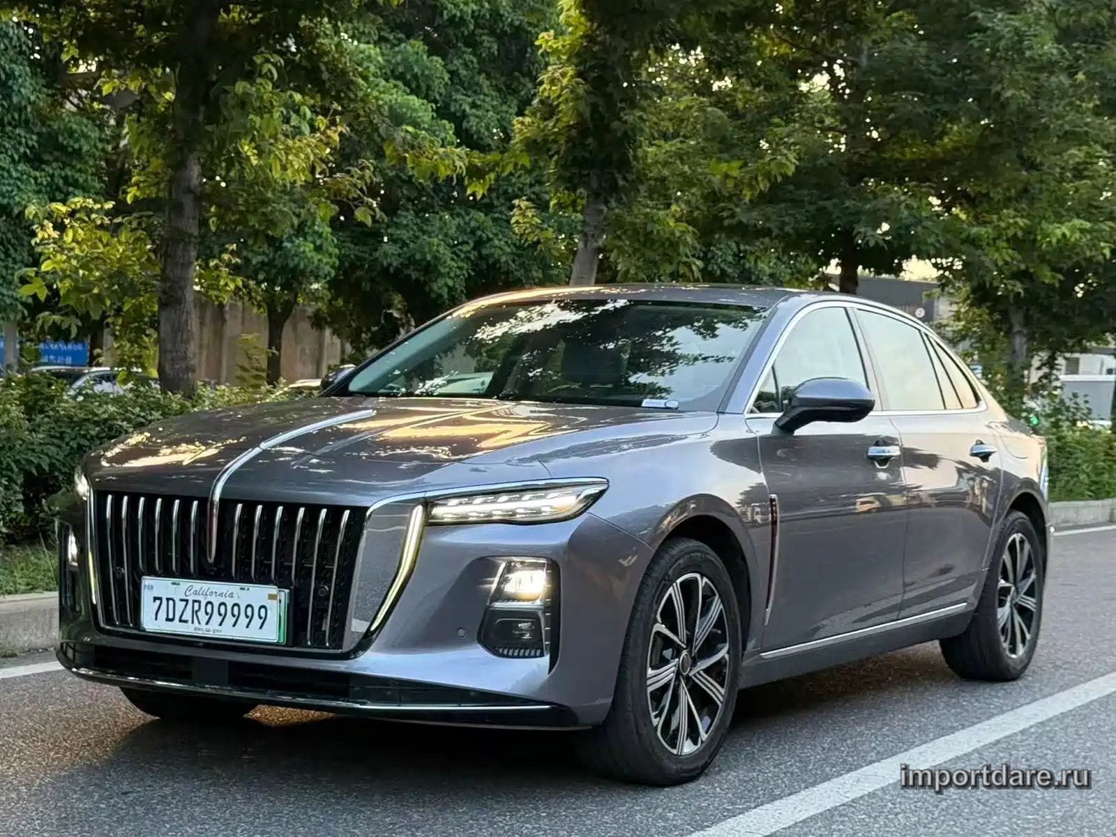 HONGQI H5 PHEV 2025 — 10 000 км, серебристый, Китай — под ключ — фото 1