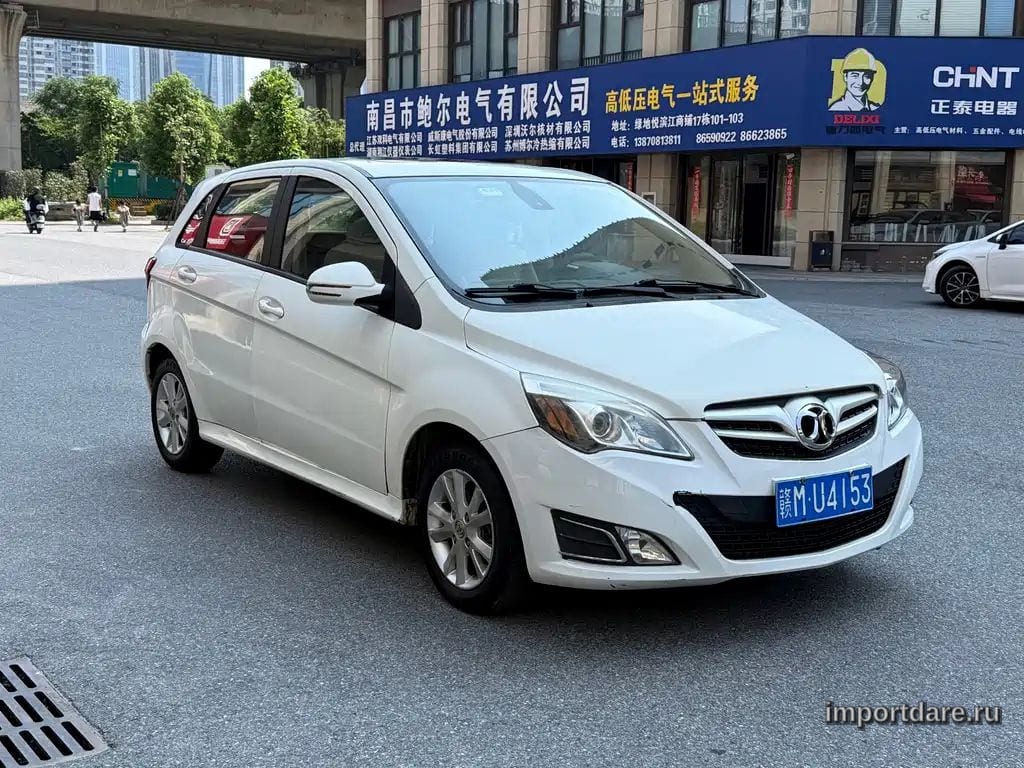 BAIC E SERIES 2015 — 50 000 км, белый, Китай — под ключ — фото 1