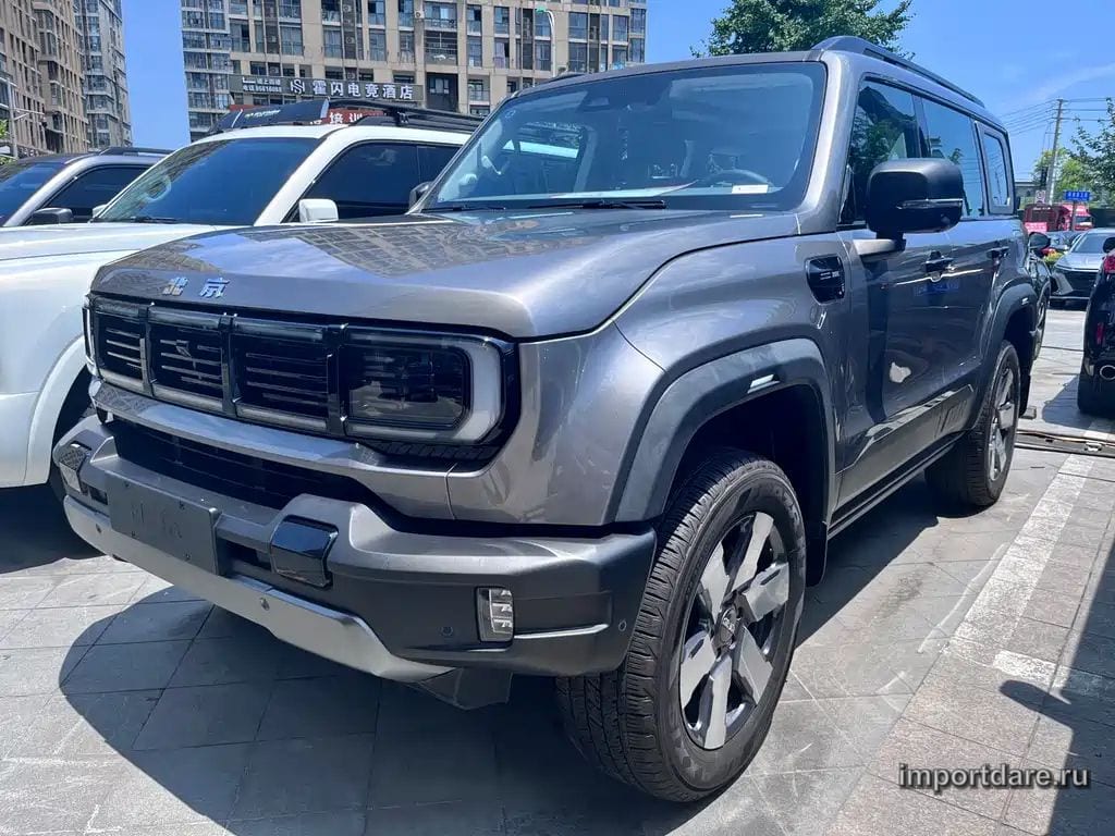 BAIC BJ40 REEV 2025 — 16 000 км, серебристый, Китай — под ключ — фото 1