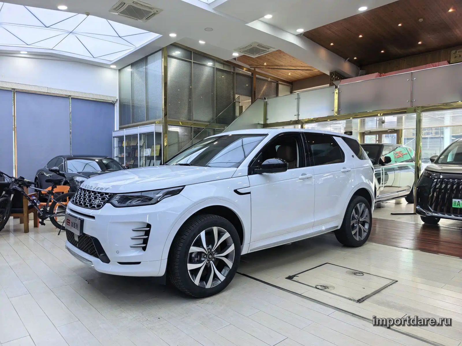LAND ROVER DISCOVERY SPORT EDITION 2025 — 9 000 км, белый, Китай — под ключ — фото 1