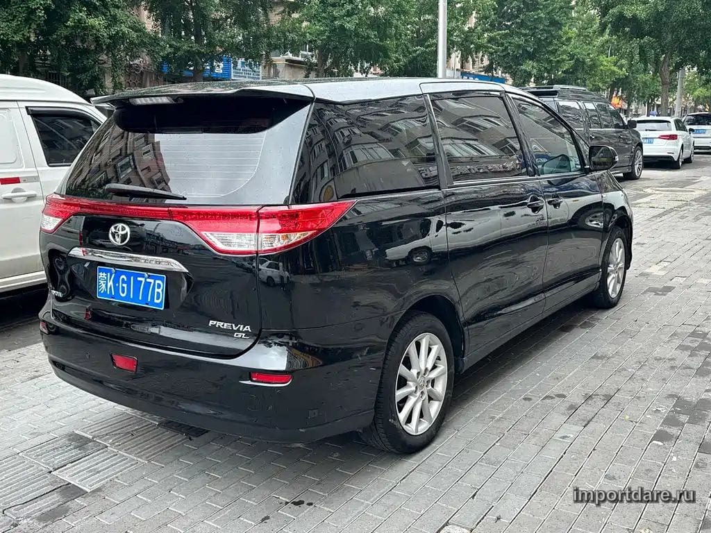 Toyota Previa сзади