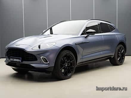 Aston Martin Dbx спереди