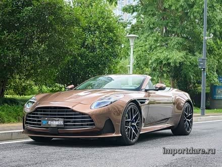Aston Martin DB12 2025