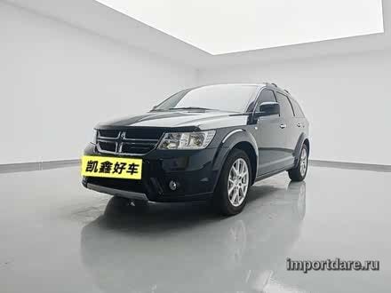 Dodge Journey сзади