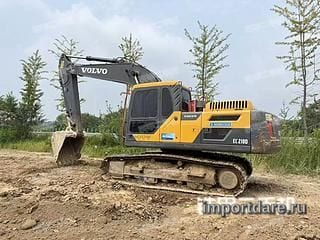 Volvo EC210D сбоку