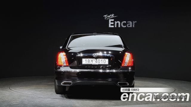 Kia Opirus сзади