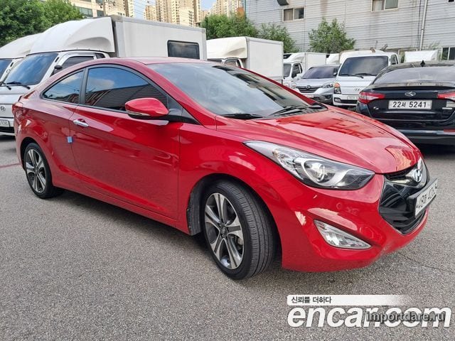 Hyundai Avante Coupe сбоку