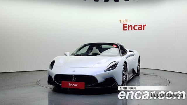 Maserati MC20 интерьер