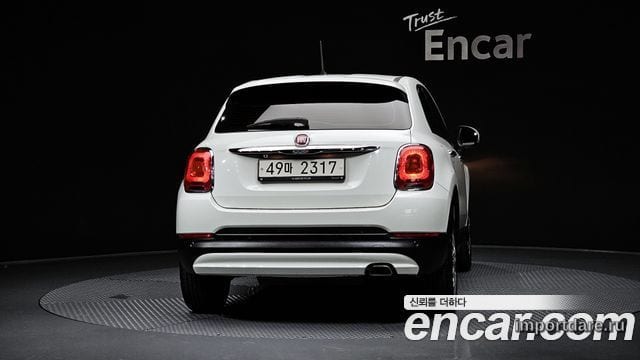 FIAT 500X сзади