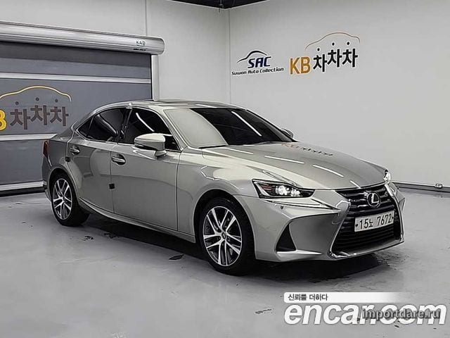 LEXUS IS300 2018 — 92 396 км, серебристо-серый, Корея — под ключ — фото 4