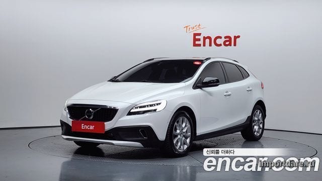VOLVO V40 CROSS COUNTRY 2018 — 221 349 км, белый, Корея — под ключ — фото 1