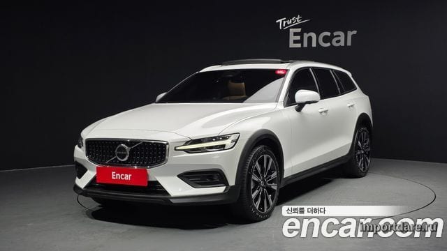 VOLVO V60 CROSS COUNTRY 2023 — 24 621 км, белый, Корея — под ключ — фото 1