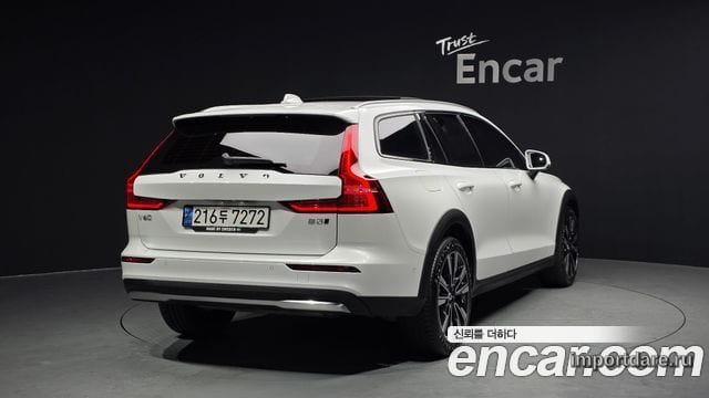 VOLVO V60 CROSS COUNTRY 2023 — 24 621 км, белый, Корея — под ключ — фото 2