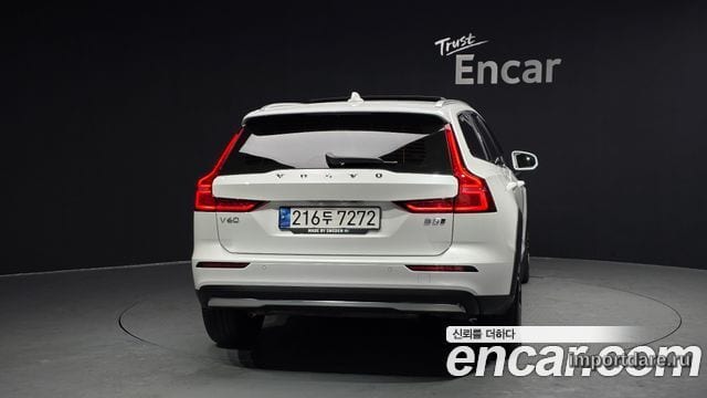 VOLVO V60 CROSS COUNTRY 2023 — 24 621 км, белый, Корея — под ключ — фото 4