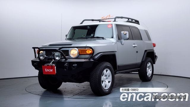 TOYOTA FJ 2010 — 148 530 км, серебристо-серый, Корея — под ключ — фото 1