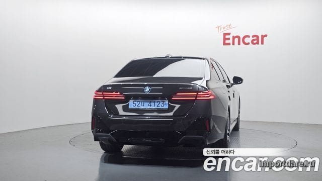 BMW I5 сзади