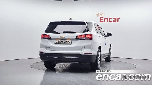 Chevrolet Equinox сзади