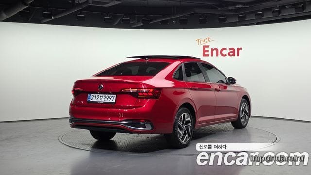 Volkswagen Jetta сбоку