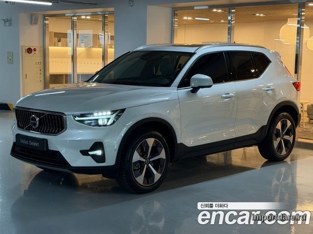 Volvo XC40 2025