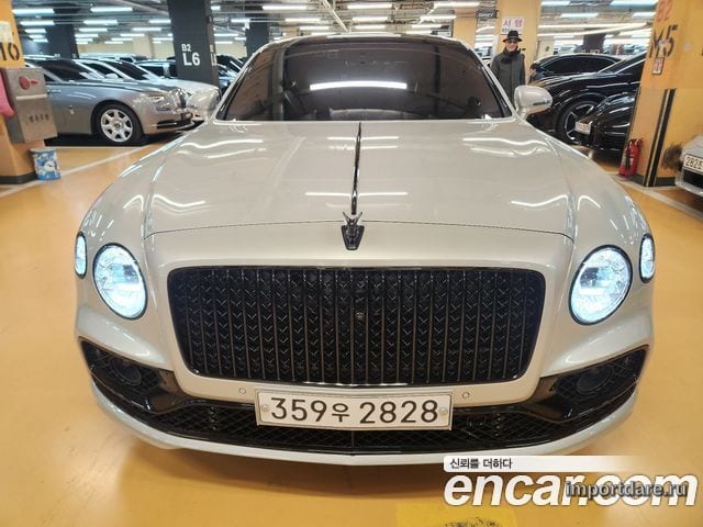BENTLEY FLYING SPUR 2021 — 44 000 км, белый-перламутр, Корея — под ключ — фото 1