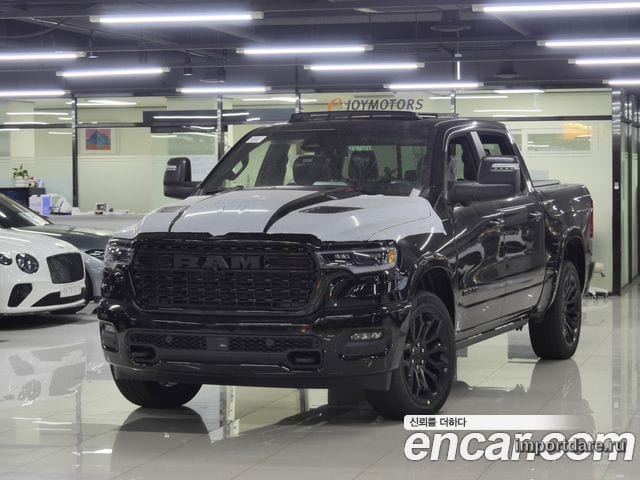 Dodge Ram Pickup спереди