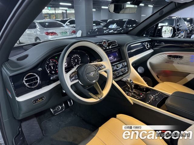 BENTLEY BENTAYGA 2024 — 8 900 км, тёмно-зелёный, Корея — под ключ — фото 4
