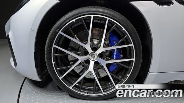 Maserati Grancabrio детали