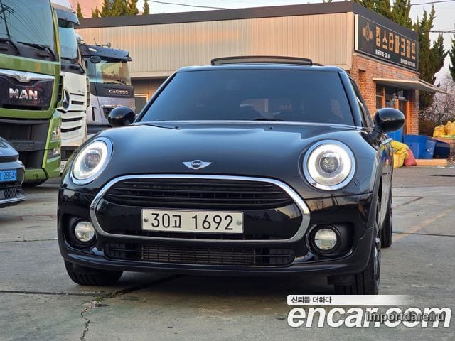 MINI COOPER D CLUBMAN 2018 — 120 000 км, чёрный, Корея — под ключ — фото 1