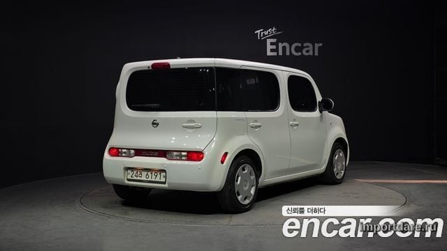 Nissan Cube сбоку
