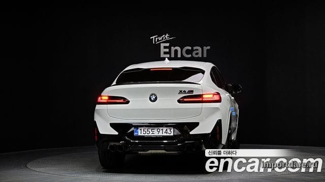 BMW X4M сзади