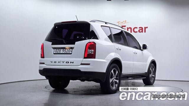 KGM Rexton W сбоку