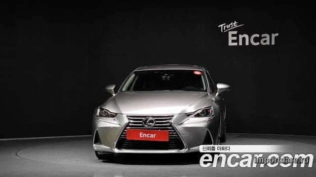 Lexus IS200T интерьер