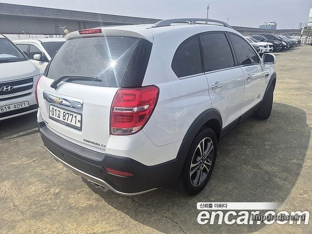 Chevrolet Captiva сбоку